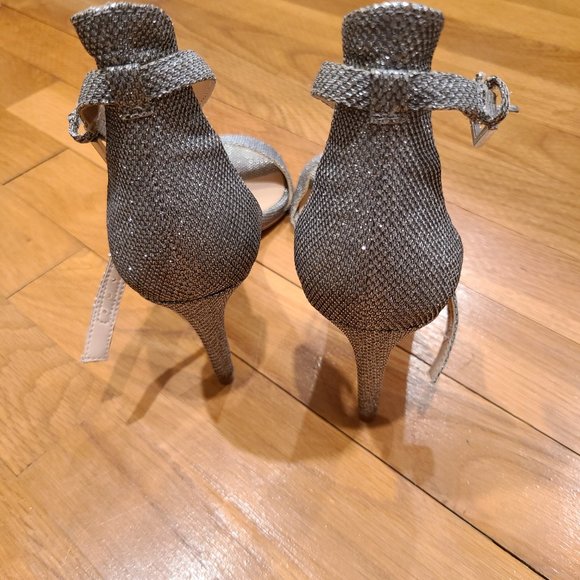 Vince Camuto Vero Cuoio Silver Sparkly Heels, size 7.5/37.5 - Picture 3 of 4